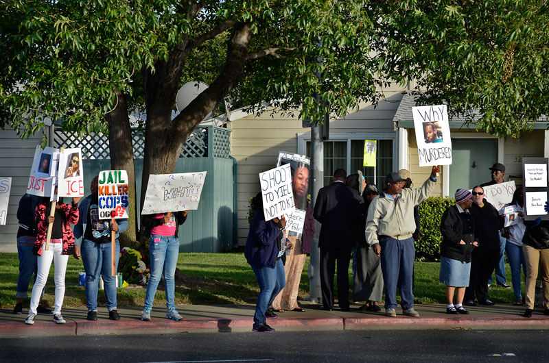 amos-g-smith-vigil-dyer-street-union-city-april-13-2013-6.jpg 