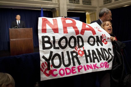 fe_da_1221_nra_code_pink_medea_benjamin425x283.jpg 