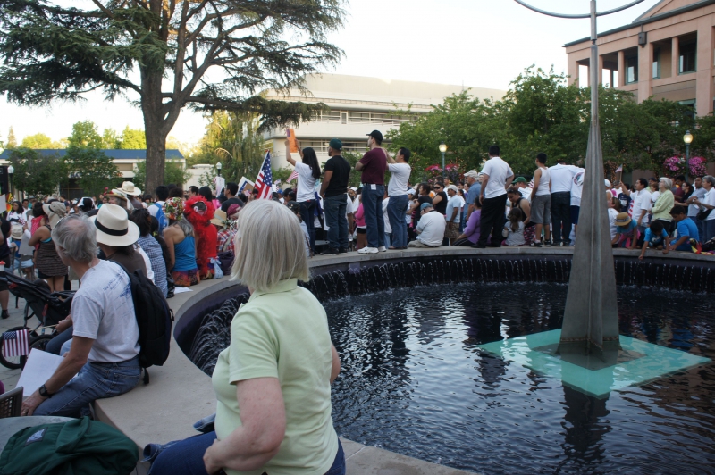 800_may1fountain.jpg 