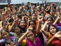 200_female_workers.jpg original image ( 464x261)