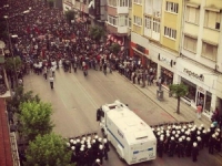 200_turkey_police_blocking_taksim_square.jpg original image ( 300x273)