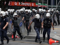 200_turkish_police_supported_by_us_attacking_people.jpg original image ( 534x401)