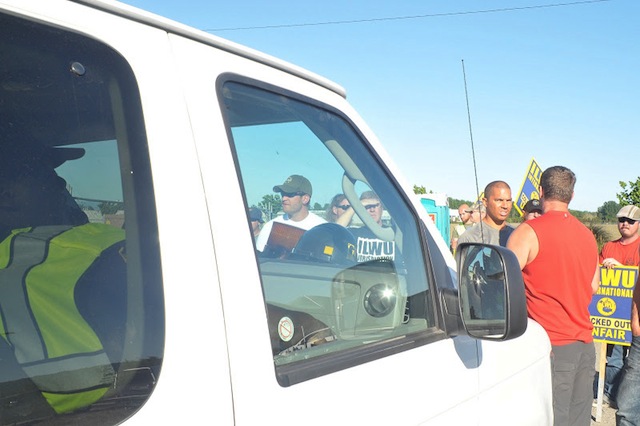 ilwu_8_columbia_picket_line.jpg 