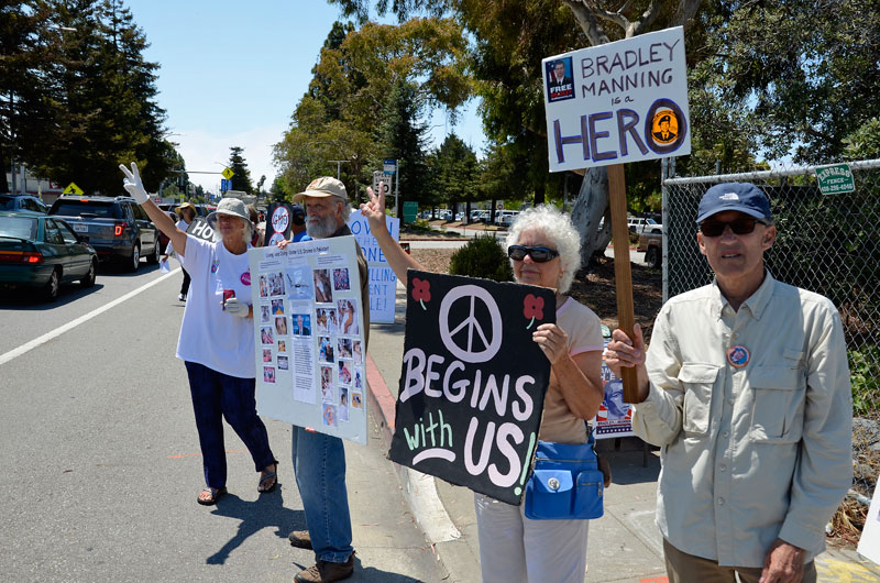 peace-sign-independence-day-santa-cruz-july-4th-2013-8.jpg 