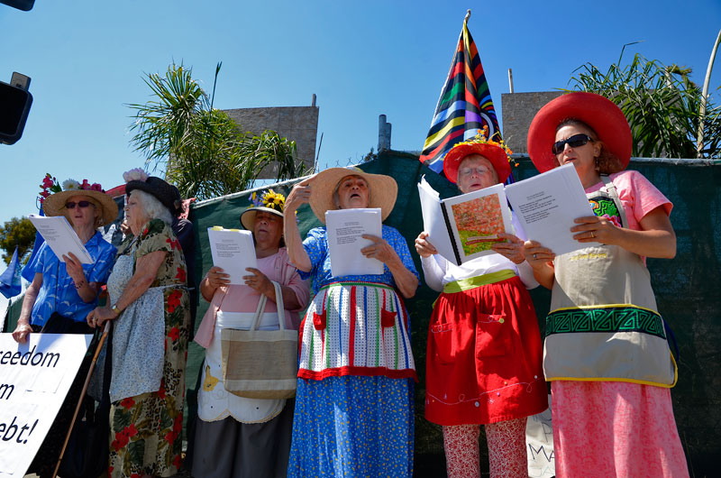 raging-grannies-independence-day-santa-cruz-july-4th-2013-16.jpg 