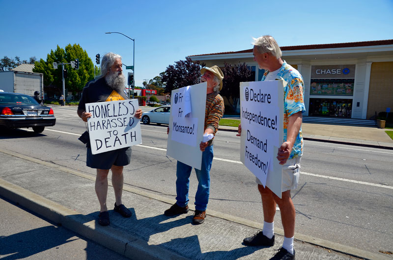 traffic-median-homeless-harassed-to-death-independence-day-santa-cruz-july-4th-2013-19.jpg 