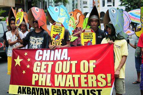 2013-china-get-out-philippines-sea.jpg 