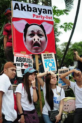 2013-philippines-pork-barrel-janet-napoles.jpg 