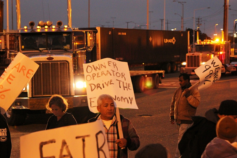 800_04_scab_truck_crossing.jpg 