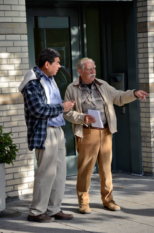 rabbi-philip-posner-community-blanket-sit-in-santa-cruz-october-24-2013-12.jpg 