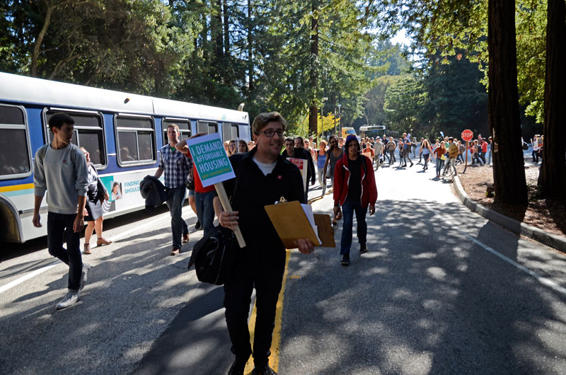 uc-student-academic-workers-ucsc-bargaining-santa-cruz-october-22-2013-12.jpg 