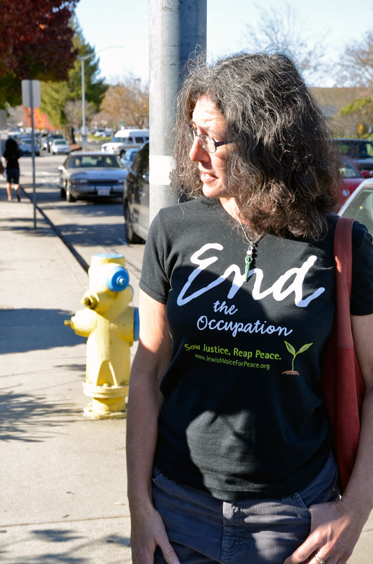 sodastream-black-friday-protest-capitola-mall-november-29-2013-6.jpg 