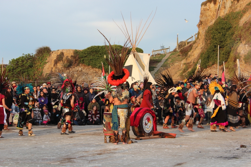 800_group_shot_of_atzec_dancers_1.jpg 