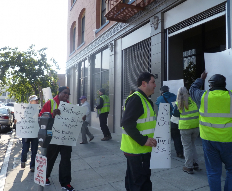 800_veolia_picket_in_sf.jpg 