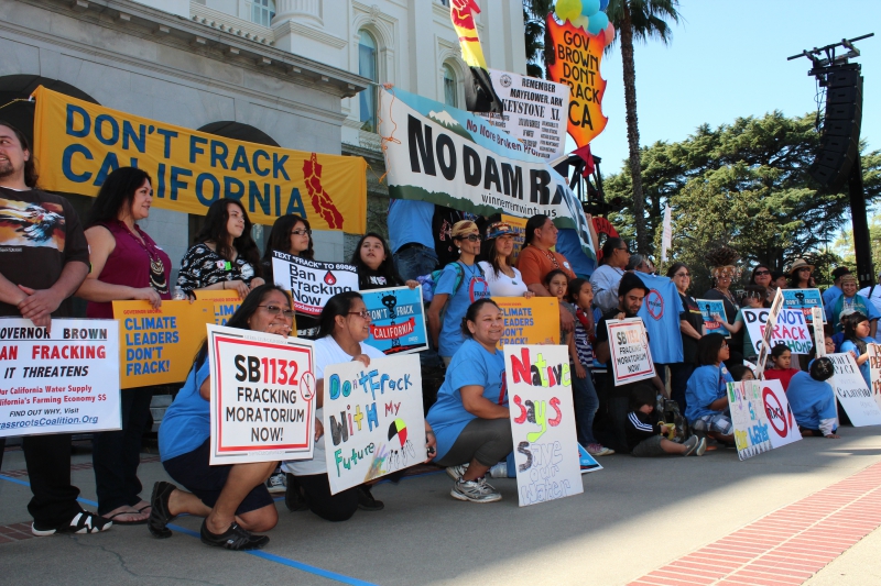 800_tribal_leaders_at_capitol.jpg 