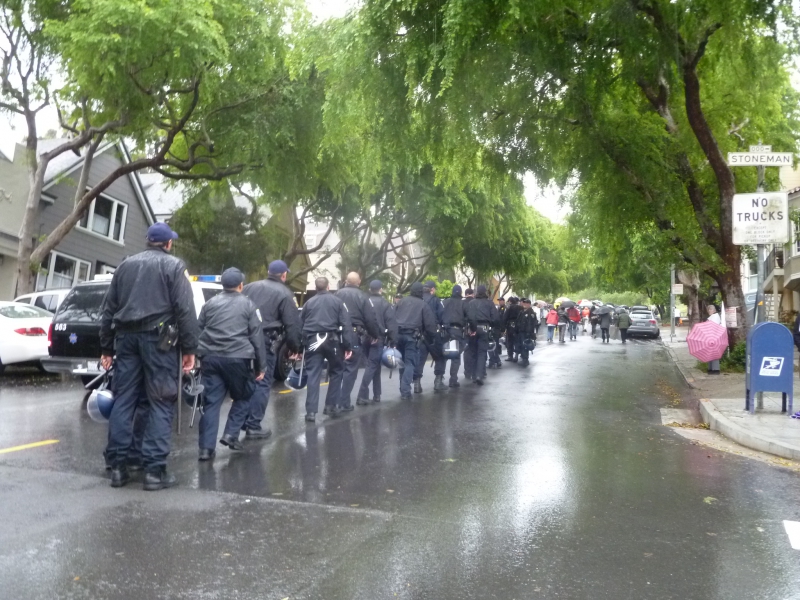 800_sf_protest_police_in_bernal_on_3-29-14.jpg 