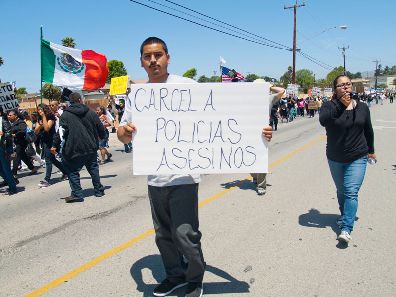 salinas_21_carcel-a-policias-asesinos_5-25-14.jpg 