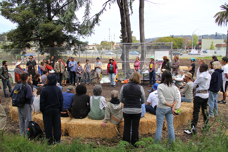 gilltract-communityfarmday_20140426_003.jpg 