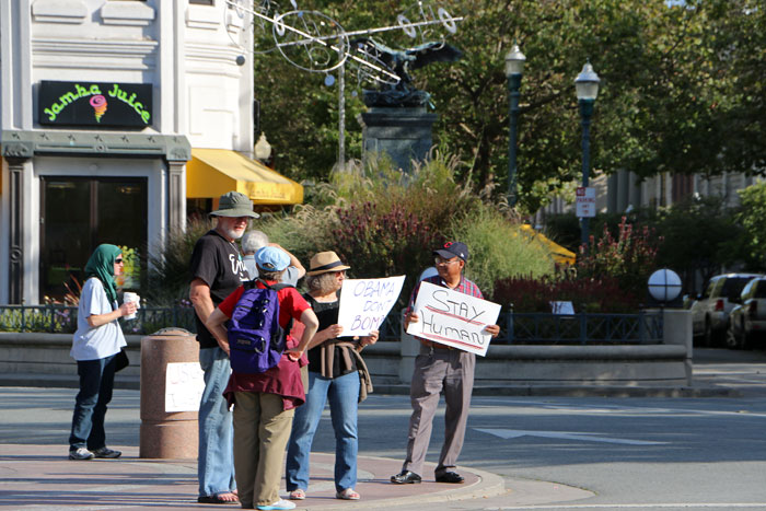 iraq-vigil-santa-cruz-11.jpg 