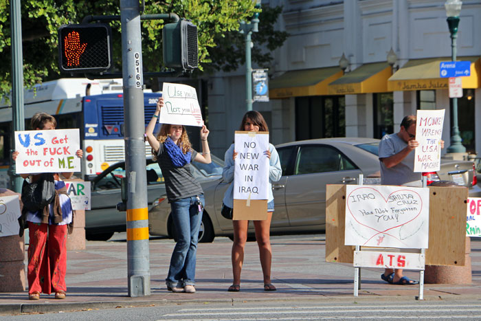 iraq-vigil-santa-cruz-8.jpg 