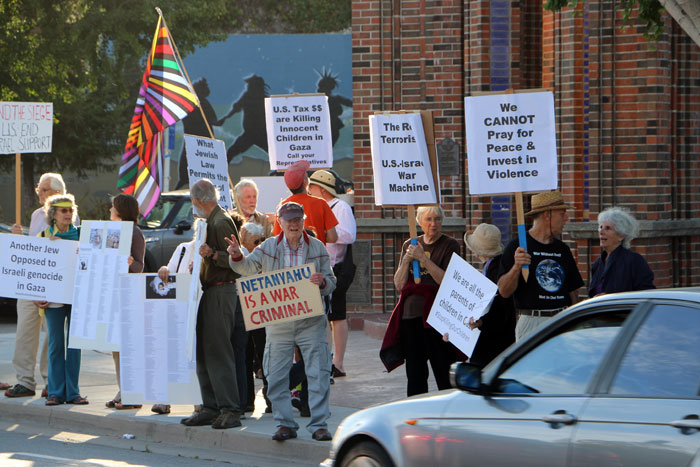 gaza-vigil-santa-cruz-interfaith-august-1-2014-9.jpg 