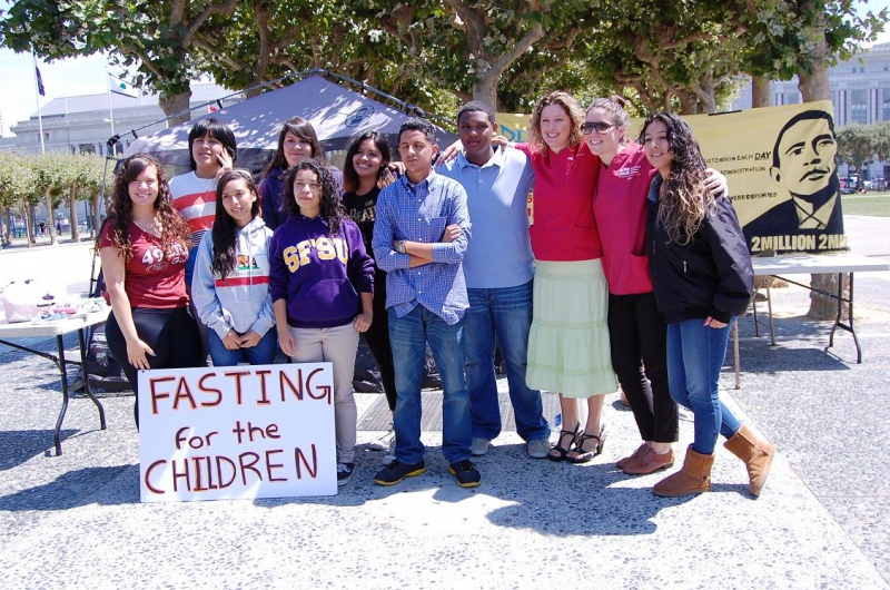 800_youth_with_cna_nurses_at_tent_site.jpg 