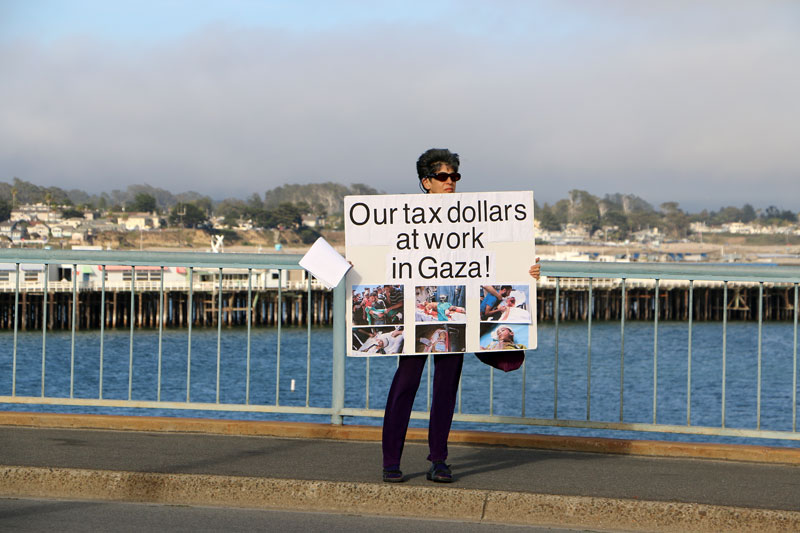 gaza-protest-west-cliff-drive-santa-cruz-august-14-2014-6.jpg 