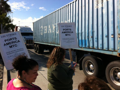 ilwu_local_63_picket_of_containers11-28-12.jpg 