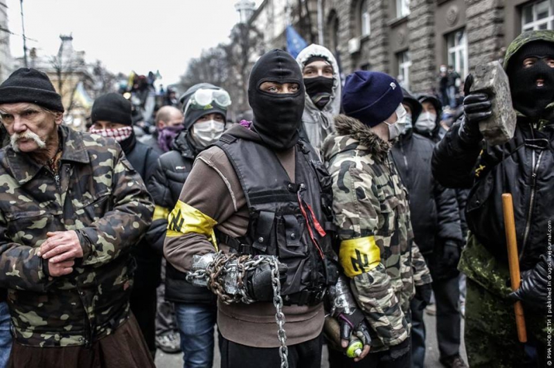 800_neonazis-ukraine_1_1_1.jpg 