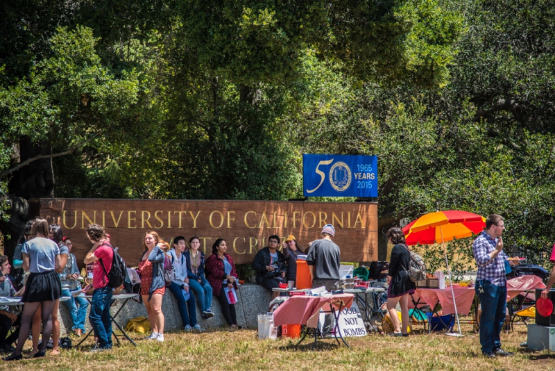 800_uc-santa-cruz-lecturers-picket-8-ucsc-sign-front-entrance.jpg 