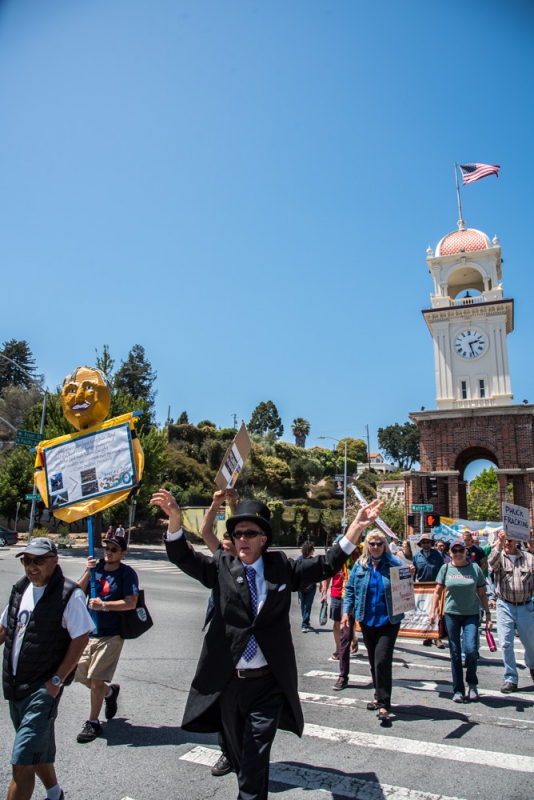 800_climate-mobilization-rally-santa-cruz-15-town-clock.jpg 