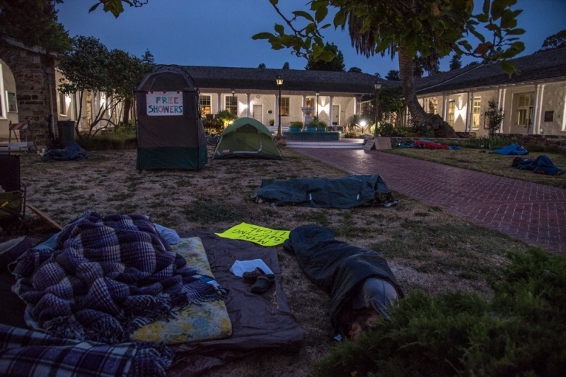 800_sleep-out-santa-cruz-city-hall-1-homeless-rights.jpg 