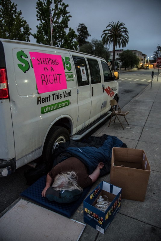 800_sleep-out-santa-cruz-city-hall-8.jpg 