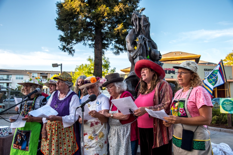 800_hiroshima-nagasaki-vigil-santa-cruz-5-raging-grannies.jpg 