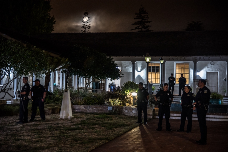 800_community-sleepout-santa-cruz-city-hall-11-police.jpg 