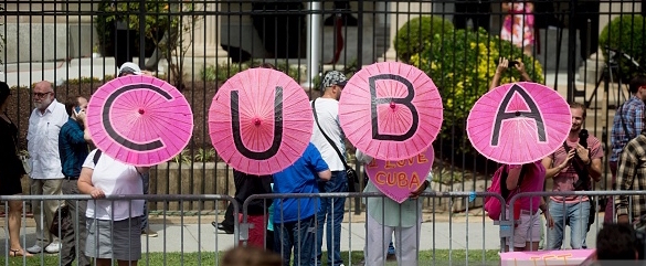 481414734-code-pink-demonstrators-hold-up-umbrellas-gettyimages.jpg 