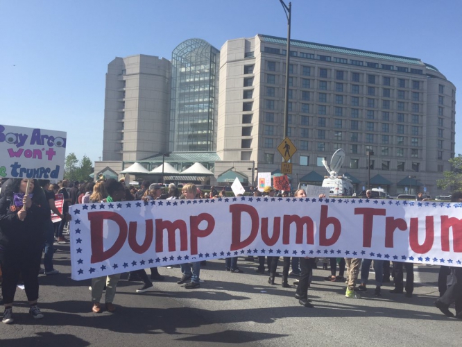 800_05-trump-baysolidarity-dumpdumbtrump.jpg 