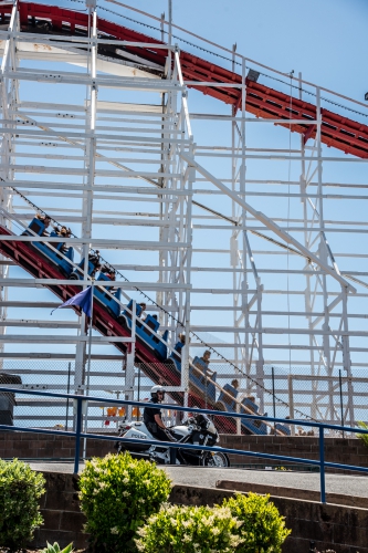 sm_may-day-santa-cruz-11-giant-dipper-boardwalk-police.jpg 