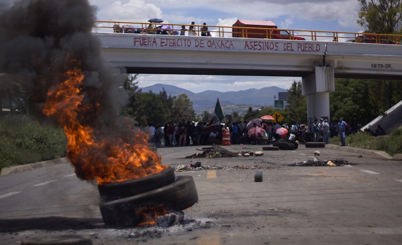 sm_nochixtlan-blockade-oaxaca.jpg 