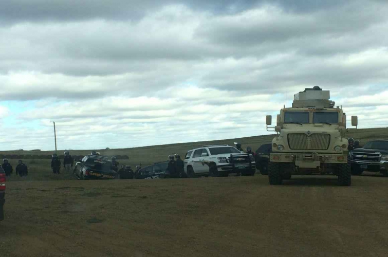 sm_mrap-police-dakota-access-pipeline.jpg 