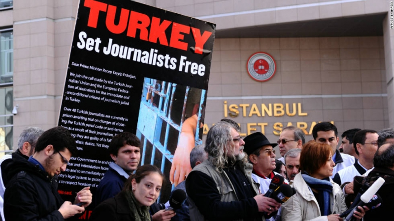 sm_turkey_journalists_set_free.jpg 