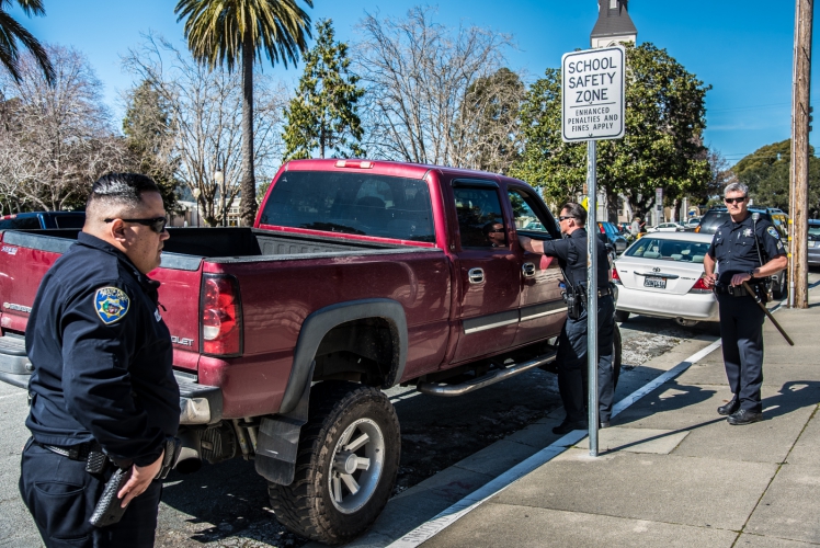 sm_international-womens-day-strike-santa-cruz-2017-40-police.jpg 