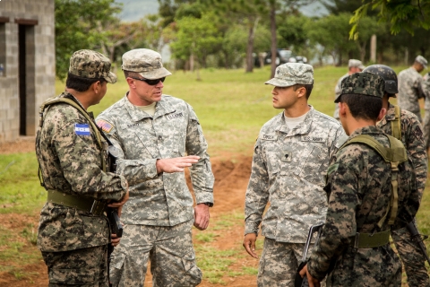 480_el_salvador_us_troops_train.jpg