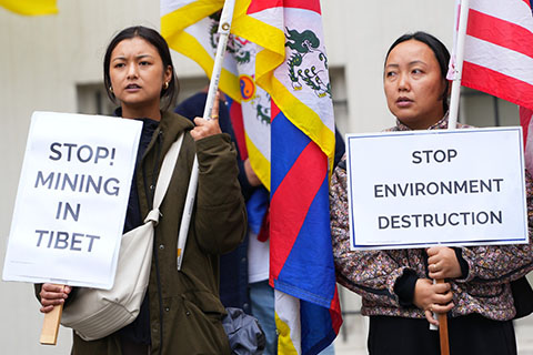 Bay Area Tibetans Protest Against Gold Mining in Kashi