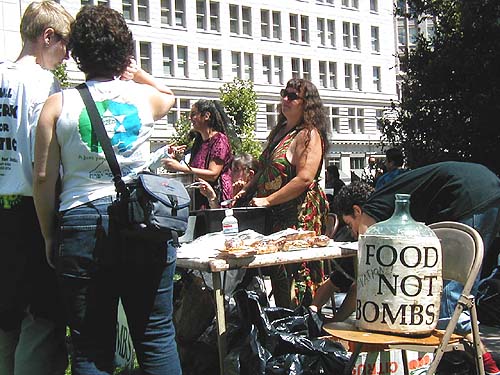 foodnotbombs-summerjam.jpg 