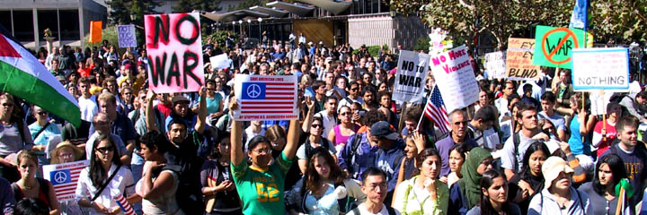 crowd1_sml.jpg 