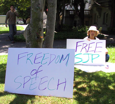 sjp_incourt_may602_freedomofspch.jpg 