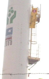 banner_hung_by_diane_wilson_on_ethlene_oxide_tower_dow_chemical_seadrift_texas.jpg 