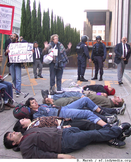 nowar_sf_fed_101102_die_in_blocks_ramp.jpg 