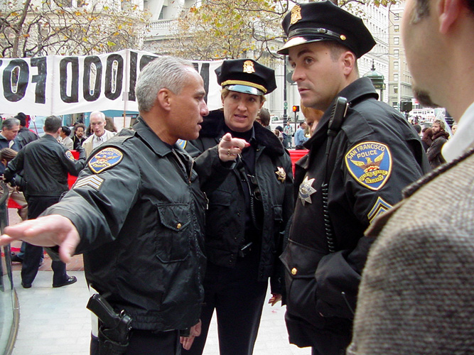 sanfrancisco_chevronlockdowncops3_500.jpg 